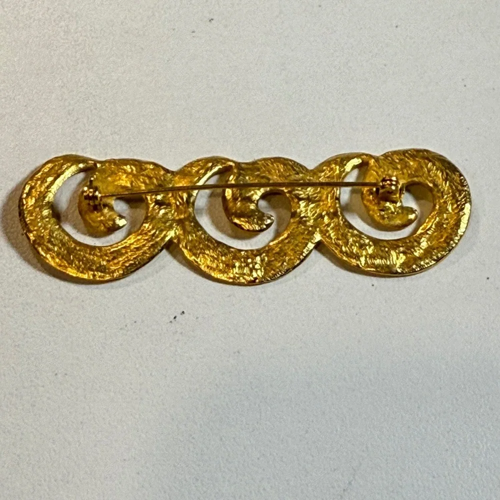 Gold Tone Swirl Brooch Pin‎ Vintage Style Elegant Statement Jewelry